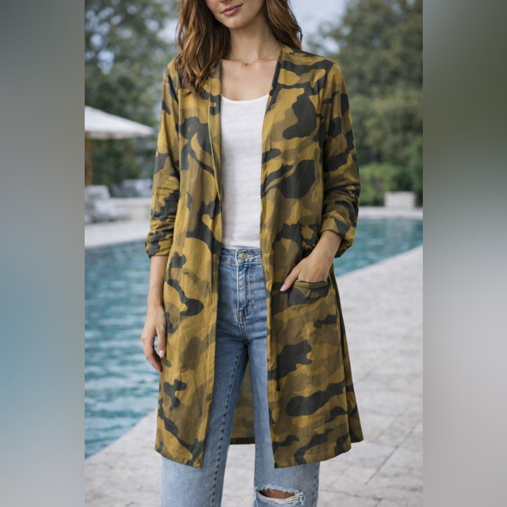 Boutique Camo Open Front Duster. Excellent Condition. Size Medium